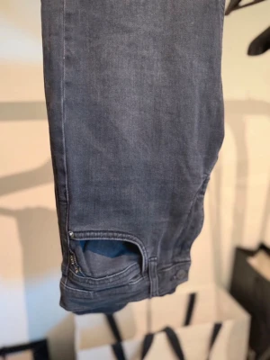 Replay jeanse  - Säljer dessa skjut snygga replay jeans därför de är för små näst intill nya så hör av dig vid fundering pris kan diskuteras vid snabb affär😅🤩