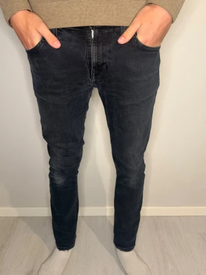 Nudie jeans  - Tja säljer nu dessa nudie jeans i modellen TUBE KELLY. Hör av dig vid frågor!🤝