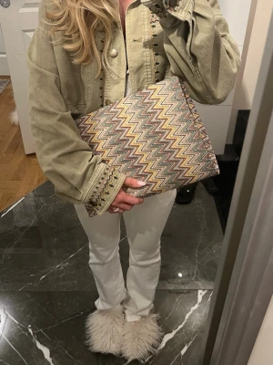 Datorfodral  - Missoni inspirerat datorfodral som jag har sytt själv! Passar 9-11 tums datorer🥰🤍