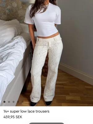 Spetsbyxor från Gina Young  - Supersöta spets kostymbyxor!! Storlek S 14+. Använda endast en gång då en annan storlek passade mig bättre  💕nypris 460kr