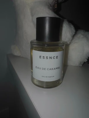 Essnce Eau de Caramel parfym - söt karamell doft perfekt nu till hösten. Som man ser så har jag knappt använt den därför priset 