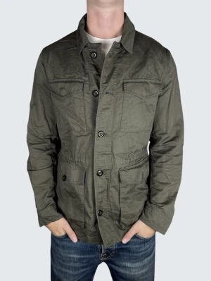 Massimo dutti fieldjacket - Storlek: M || Skick: Mycket bra || Nypris: Ca 2000kr || Följ för liknande produkter 🌊🍾