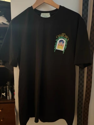 Svart Casablanca T-Shirt - Storlek: Passar som M/L Helt ny, aldrig använt den nånsin Startpris: 400kr