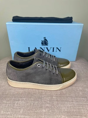 Lanvin skor - Hej, säljer nu dessa svin snygga Lanvin skor. Skorna är i grymt skick! Begränsat antal boxar och dustbag. Hör av dig vid frågor. 