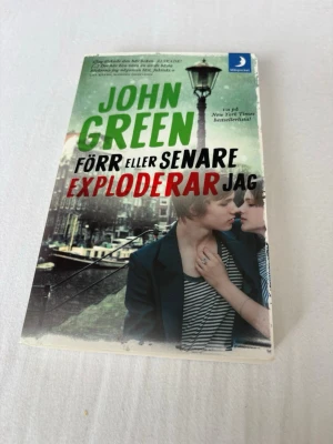 Förr eller senare exploderar jag - Boken Förr eller senare exploderar jag av John Green. På svenska🌸