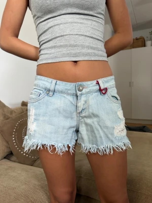 Jeansshorts - Supersnygga lågmidjade korta jeansshorts 
