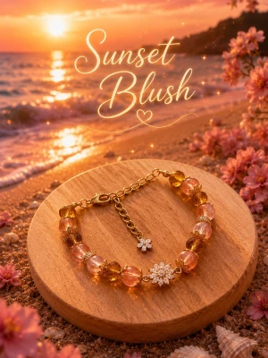 Sunset Blush 🌅 Armband - Armband med glittrande pärlor i bruna och guldiga toner, dekorerat med en gnistrande blomma i mitten och små guldfärgade detaljer. Justerbar kedja med liten blomcharm. Perfekt för dig som gillar unika accessoarer med romantisk känsla.
