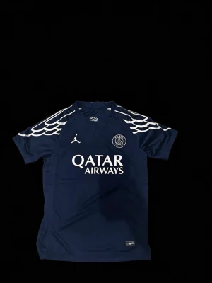 Psg tröja  - Säljer PSG tröja. Helt ny, storlek S.  Fraktar samma dag!