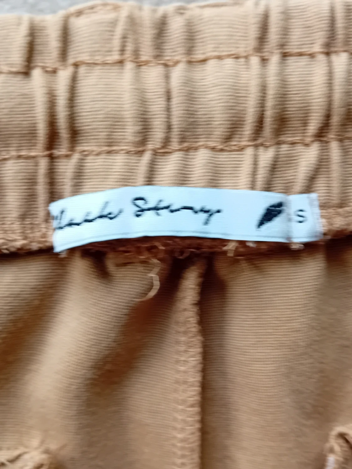 Beige/kamelfärgade shorts från Black Story i strl S - 4