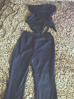 Marin blå set  - Blå set flared pants och tube top