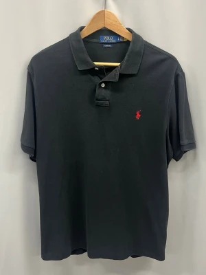 Ralph lauren piké - Storlek L, fint skick utan defekter 