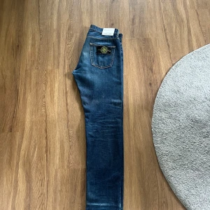 Stone Island jeans - Fräscha blåa Stone Island jeans. Inga hål elr slitage!! 