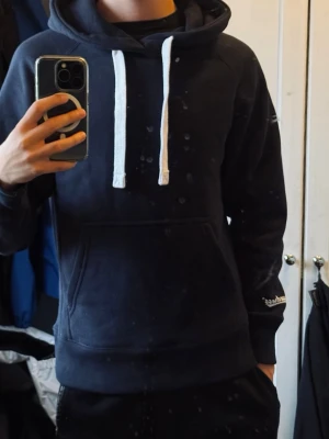 Russemerch hoodie  - Säljer denna marinblå Russemerch hoodie i storlek S hör av er vid eventuella frågor!!!! 