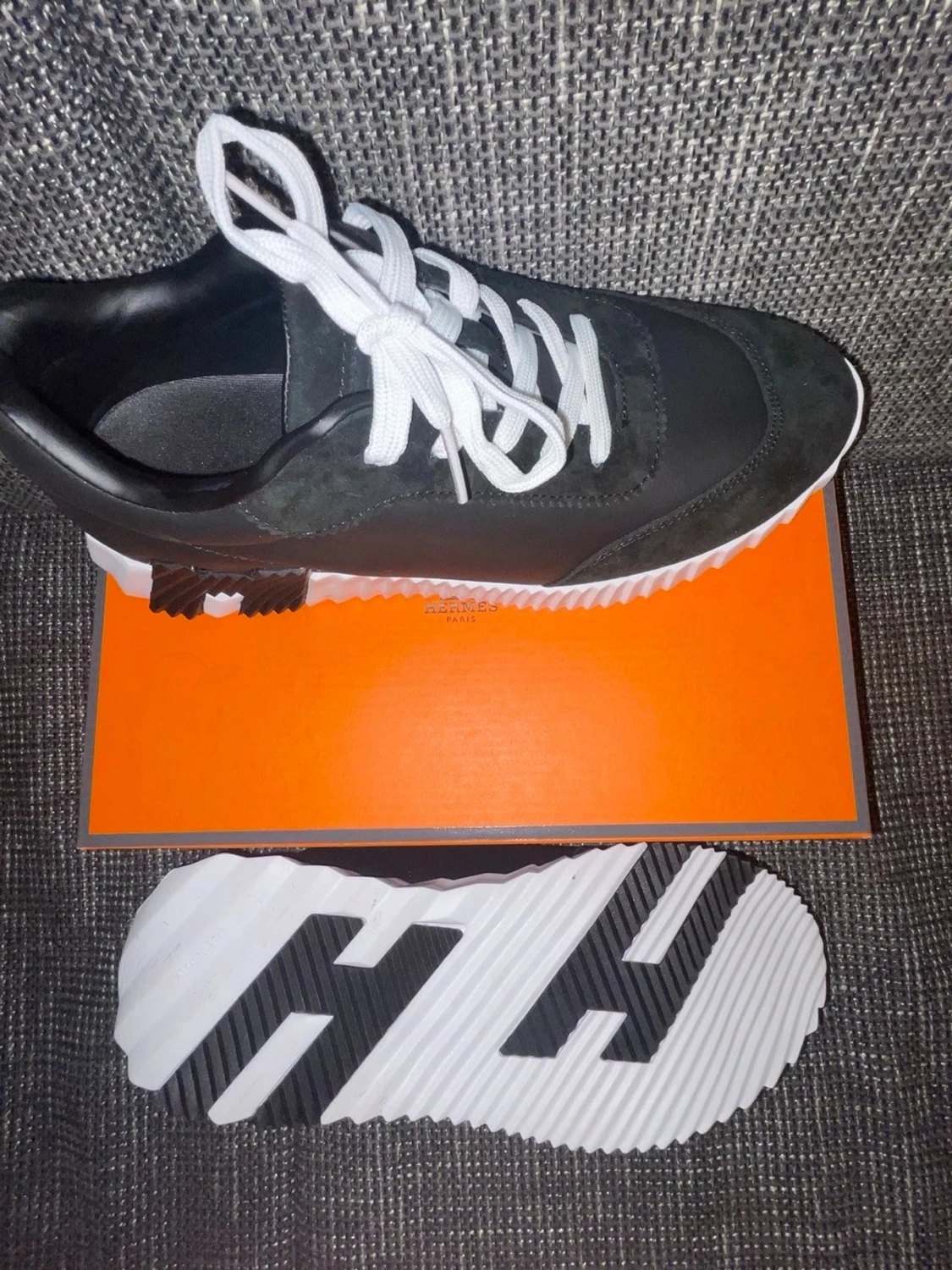 Svarta sneakers med vit sula - 1