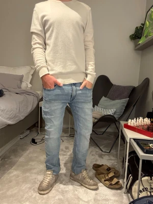 Replay jeans  - Snygga replay jeans me någon fläck i storlek 31W 32L pris går att diskutera hör av er vid frågor!