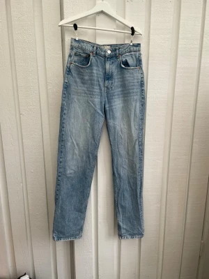 Ljusblå  jeans - Säljer ett par ljusblå jeans 