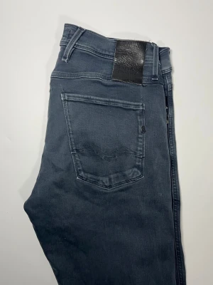 Replay anbass hyperflex jeans - 👕 Plagg: Jeans                                                          📏 Storlek: 31/32                                                            🏷️ Märke/Modell: Replay anbass hyperflex                                                     ✨ Skick: Fint skick                                                        💬 Vid frågor är det bara att skriva!                                                                                          🛍️ Gramenti