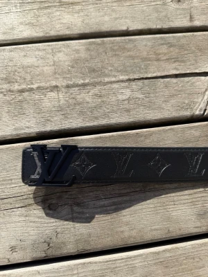 Svart bälte - Svart bälte storlek 110 cm helt ny för mer information skriv till mig