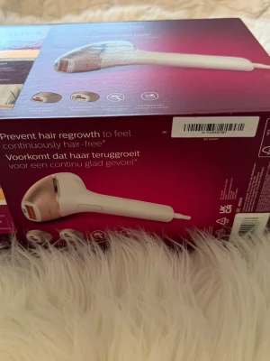 Passa på att köpa en Philips Lumea Prestige IPL BRI945 till ett bra pris! - Passa på att köpa en Philips Lumea Prestige IPL BRI945 till ett bra pris!  Säljer en helt oanvänd och aldrig använd Philips Lumea Prestige IPL.  * Helt oanvänd – aldrig använd * Originalförpackning * Mycket fint och fräscht skick * Modell: Philips Lumea Prestige BRI945 * 2 munstycken för olika behandlingsområden * Ett munstycke för ansiktet * Ett munstycke för kroppen, inklusive bikinilinje och armhålor Nypris: 4500kr  Säljes på grund av flytt och ekonomiska skäl.  Passa på 