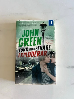 Förr eller senare exploderar jag - John Green - Pocket - Förr eller senare exploderar jag av John Green. I fint skick 🌸