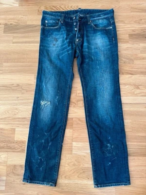 Dsquared jeans (Rookie Jean modell)  - Snygga Dsquared jeans som är i mycket bra skick och fungerar bra i vardagen :)
