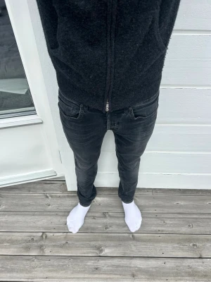 Dondup jeans 31 - Säljer dessa riktigt snygga dondup jeans i storlek 31. Dem är i mycket fint skick. Skriv vid fler frågor eller bilder. Endast jeans medföljer 
