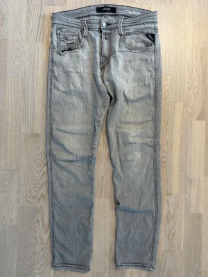 Replay jeans - Replay jeans | Modell: Anbass | Storlek 29/30 | Bra skick, defekter syns i bild 