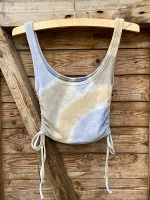Topp - Jättefin stretchig och skön topp som man knyter i sidorna 💫