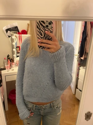 Ljusblå stickad tröja! - Mysig ljusblå stickad tröja ifrån river Island💗 Det står att storleken är 9/10 years old men jag skulle säga att den passar som xxs/xs💗