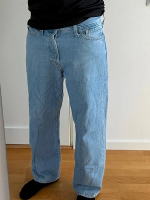 Jeans - Eddie blå loose fit Jack & Jones jeans. I storlek W29 L32.
