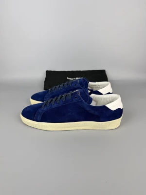 Saint Laurent SL/06 Sneaker | 42.5 - Helt nya sneakers från Saint Laurent i navy/blå. Dustbag medföljer.