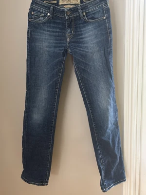 Äkta Jacob cohen jeans  - Inga defekter eller fläckar väldigt fint skick passar kanske runt 173 max, size 28 i midjan . Så klart äkta ✅ köpte för runt 3900 kanske 