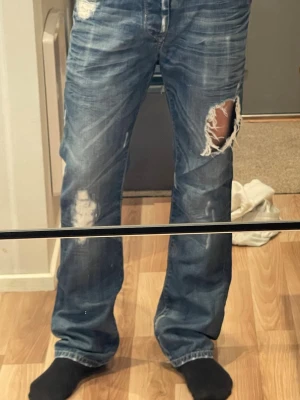 Clark vintage jos - Säljer nu dessa unika jack and jones jeans i modellen clark vintage jos. Storleken är 32/32 inget hål eller slitage i skrevet. 
