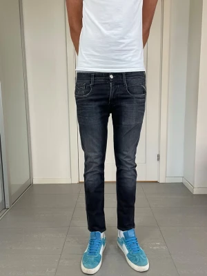 Replay Anbass Jeans - Säljer nu dessa Replay Anbass Jeans, W30 o L32. skriv för fler bilder/frågor🙌🏼