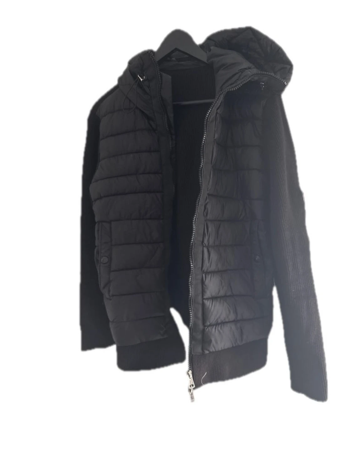 Svart pufferjacka med huva från Moncler - 3