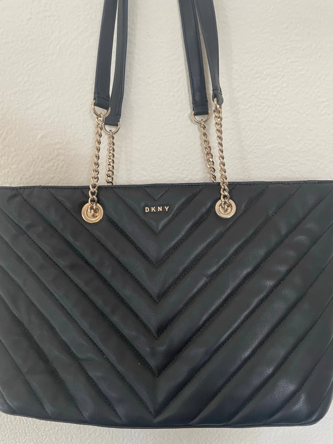 Svart quiltad handväska från DKNY - 1