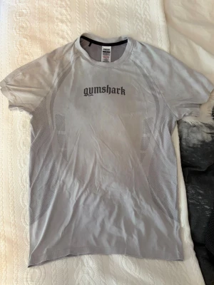 Ljusgrå Gymshark träningströja - Mycket bra skick, storlek M.