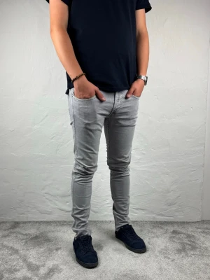 Replay jeans  - Ett par riktigt snygga jeans från Replay i storlek W32 L34 i modellen Anbbas 