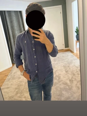 Ralph Lauren skjorta  - Säljer denna snygga skjorta från Ralph Lauren. I storlek S i mycket bra skick.