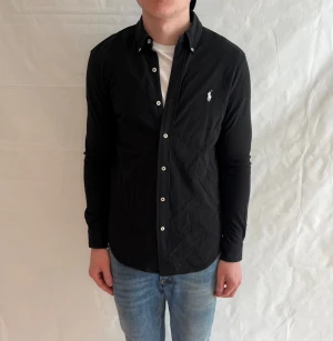 Polo Ralph Lauren Featherweight Mesh Shirt Black Men's - Svart preowned skjorta i bomull från Ralph Lauren, modell Featherweight Mesh.