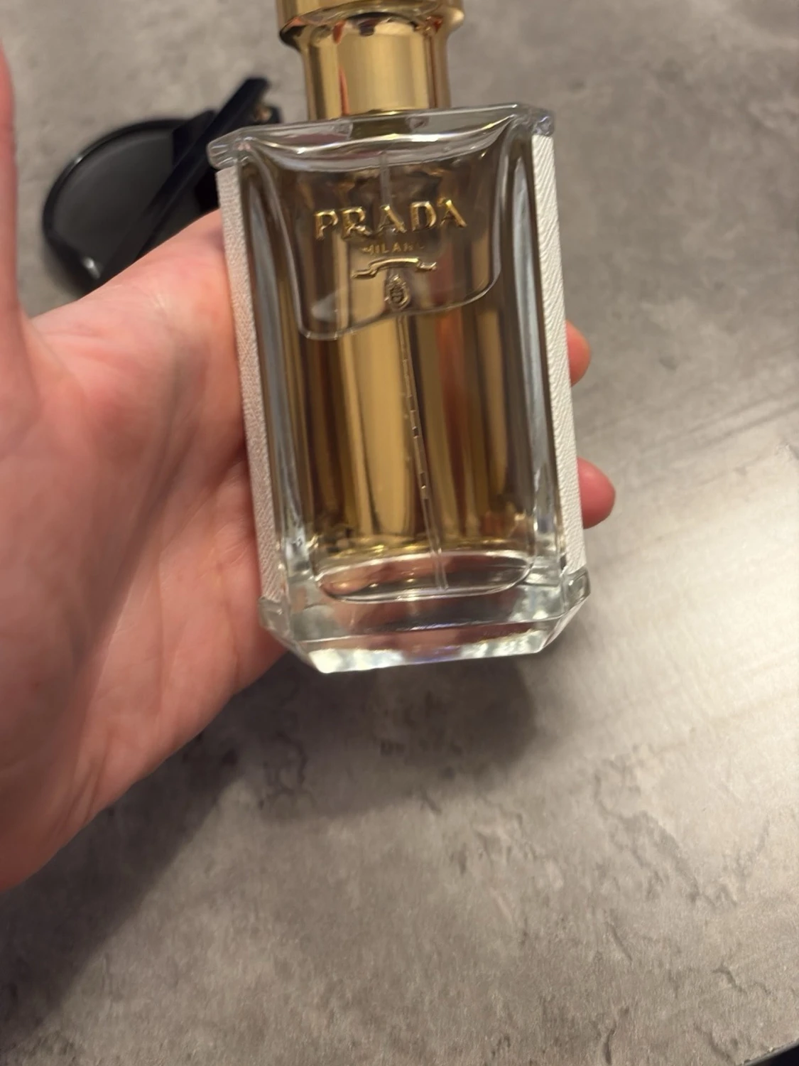 Prada parfym med vit textur - 2