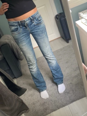 Ltb jeans  - Sälen rmina Ltb jeans i storlek 24/30.ny pris är ca 1000 och dom är lite av trampade där nere kan sicka bilder på det💕.pris kan diskuteras ❣️