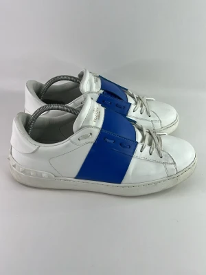 Valentino open sneakers - Valentino i bra skick, inget og size 42