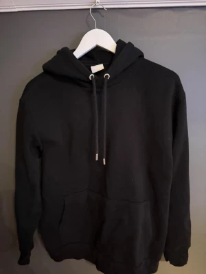Svart hoodie  - Mycket bra skick