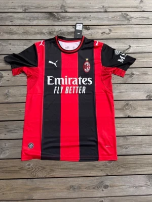 Ac Milan 26/27 M - Ac Milan 26/27 ställ i storlek medium helt ny och oanvänd 