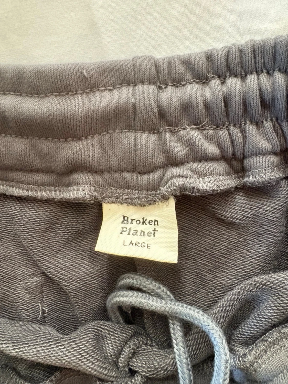 Grå shorts från Broken Planet - 2