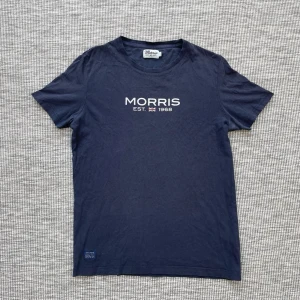 Morris t shirt - Säljer denna riktigt snygga Morris t shirt!🙌 Skick: 9/10🌟 Storlek: S🤝 Hör gärna av er vid funderingar!🤗