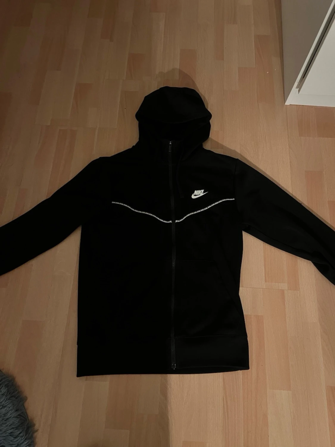 Svart Nike hoodie med dragkedja