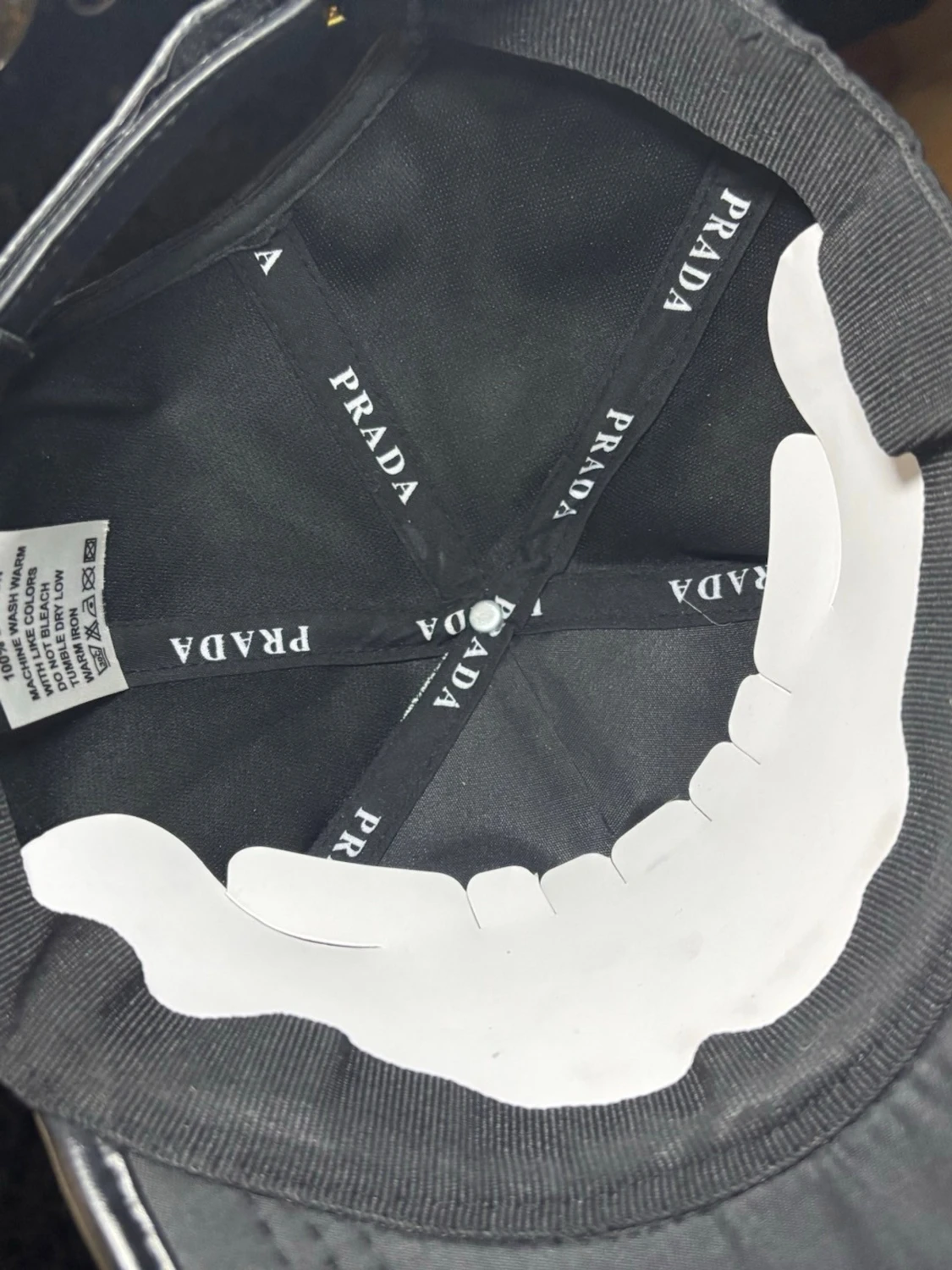 Svart keps från Prada i nylon - 4