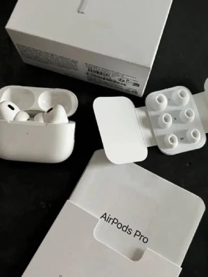 Hörlurar  - Hello I have for sale new, sealed headphones with great sound quality and works on iPhone and android Great for everyday use and sports Fast shipping Any questions or more information, please PM #appleheadphones #wirelessheadphones #apple #ios #iphone #macbook #applewatch #applefan #technology #musiclover #electronics #gadget #sell #vint